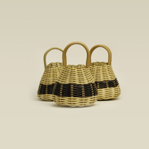 Caxixi de Cipó Imbé ou Rattan com Nylon e Sementes - Imagem 3