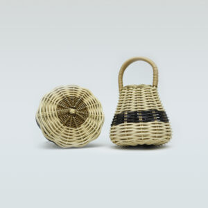 Caxixi de Cipó Imbé ou Rattan com Nylon e Sementes